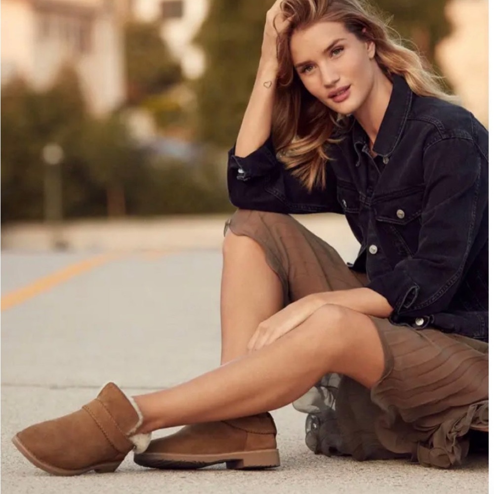 UGG McKay chestnut boots slippers 9.5